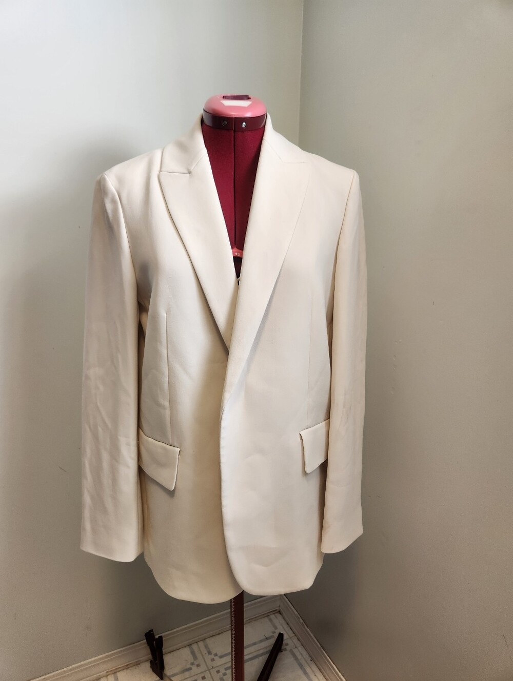 Theory Crepe Cream Relaxed Fit Blazer